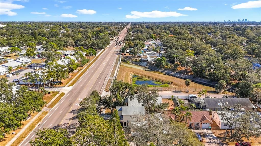 En Venta: $425,000 (4 camas, 2 baños, 1608 Pies cuadrados)