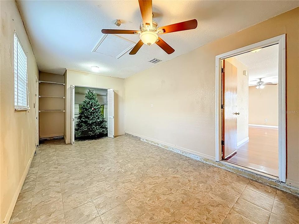 En Venta: $425,000 (4 camas, 2 baños, 1608 Pies cuadrados)