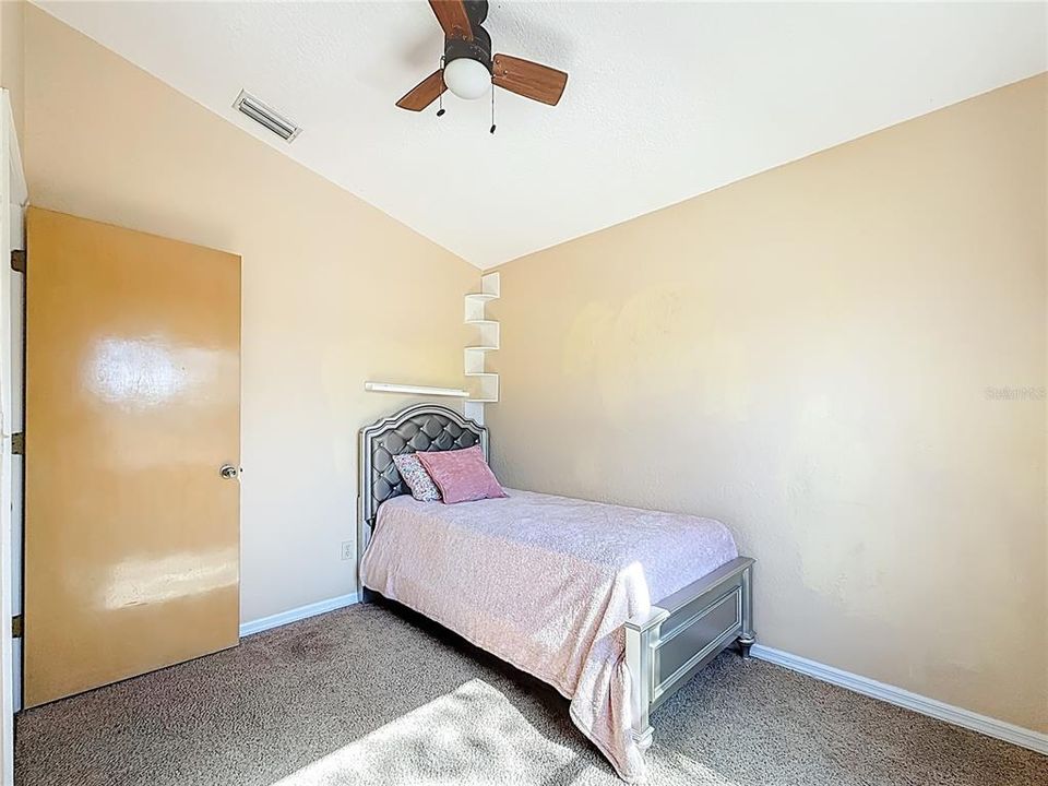 En Venta: $425,000 (4 camas, 2 baños, 1608 Pies cuadrados)