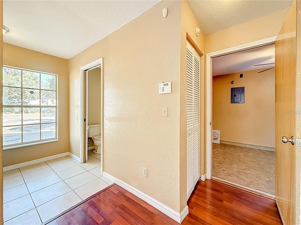 En Venta: $425,000 (4 camas, 2 baños, 1608 Pies cuadrados)