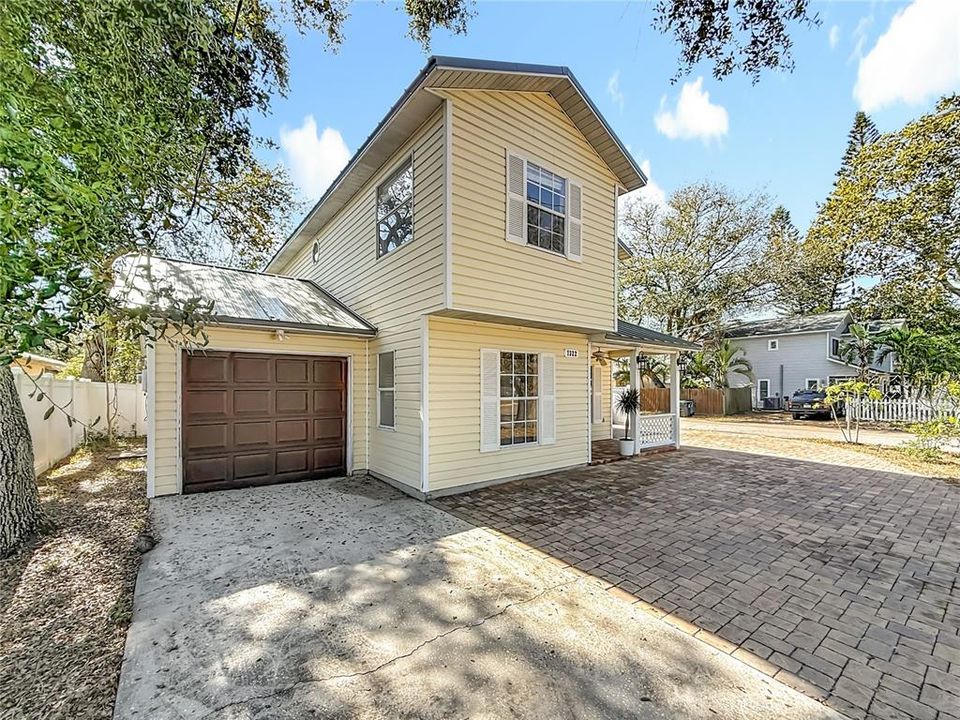 En Venta: $425,000 (4 camas, 2 baños, 1608 Pies cuadrados)