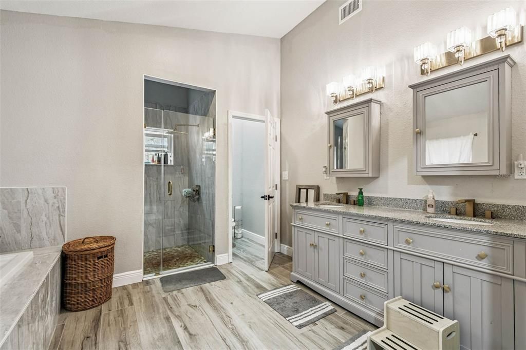 For Sale: $400,000 (3 beds, 2 baths, 2086 Square Feet)