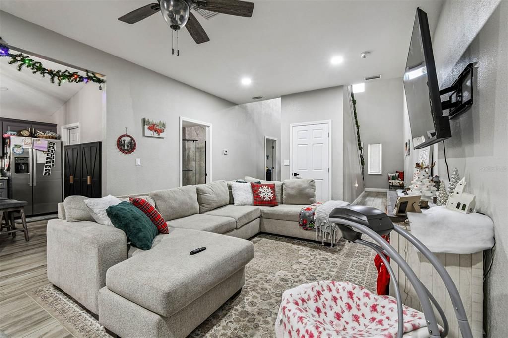 For Sale: $400,000 (3 beds, 2 baths, 2086 Square Feet)