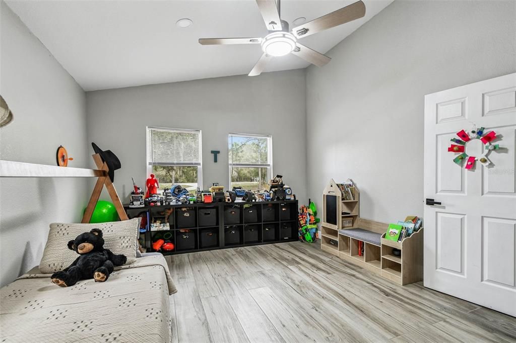 For Sale: $400,000 (3 beds, 2 baths, 2086 Square Feet)