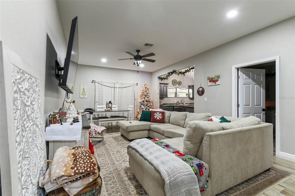 For Sale: $400,000 (3 beds, 2 baths, 2086 Square Feet)