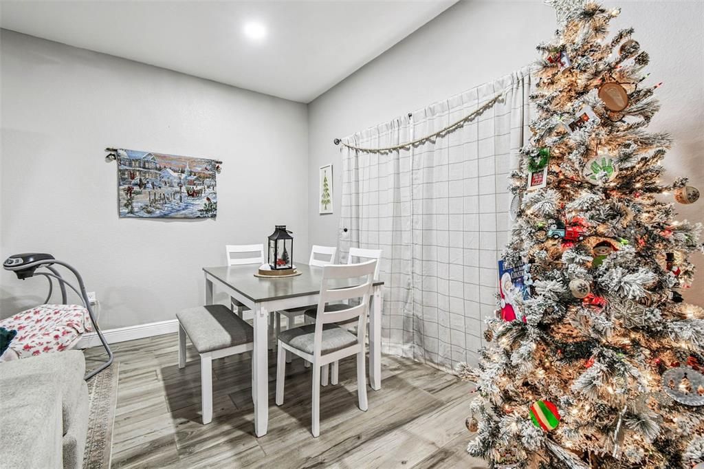 For Sale: $400,000 (3 beds, 2 baths, 2086 Square Feet)