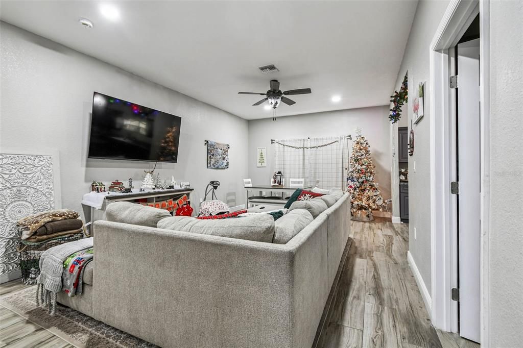 For Sale: $400,000 (3 beds, 2 baths, 2086 Square Feet)