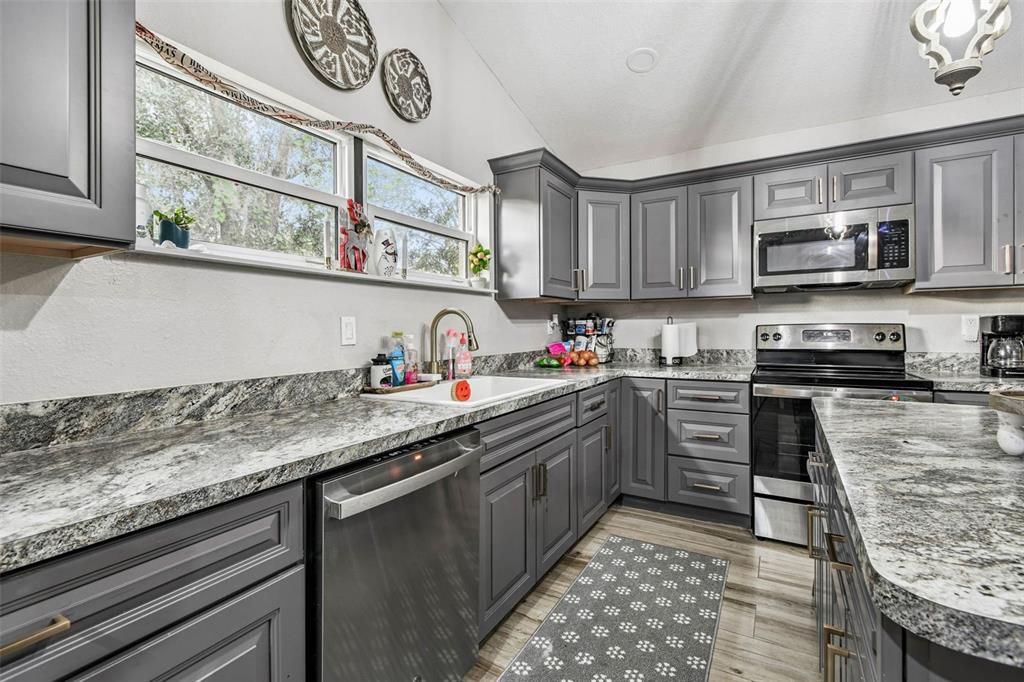 For Sale: $400,000 (3 beds, 2 baths, 2086 Square Feet)