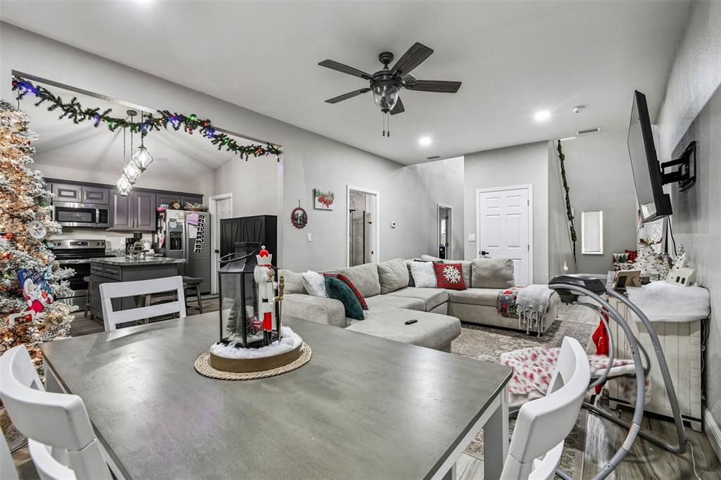 For Sale: $400,000 (3 beds, 2 baths, 2086 Square Feet)