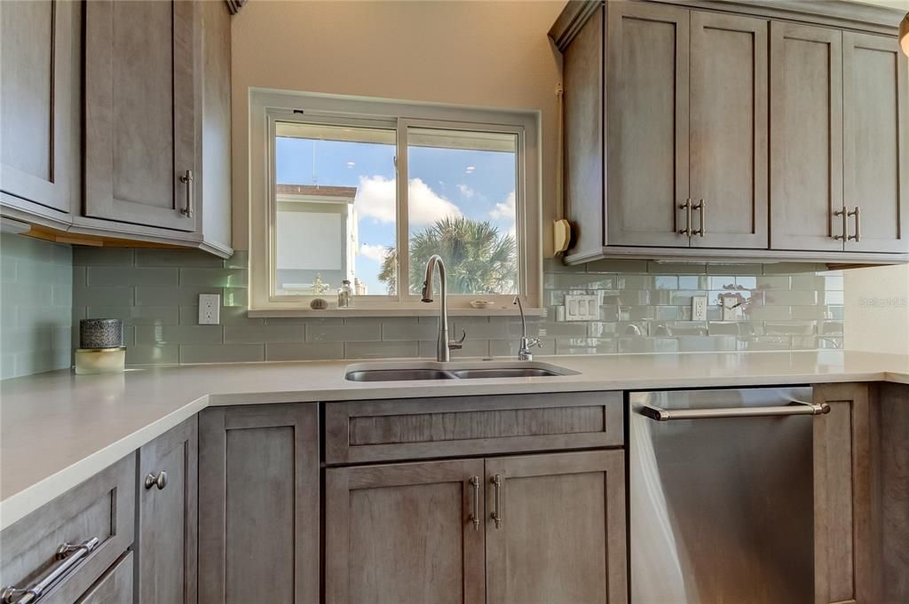 待售: $698,000 (2 贝兹, 2 浴室, 1118 平方英尺)