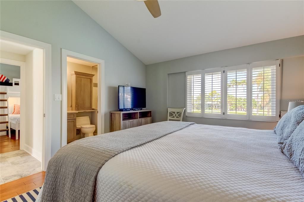 待售: $698,000 (2 贝兹, 2 浴室, 1118 平方英尺)