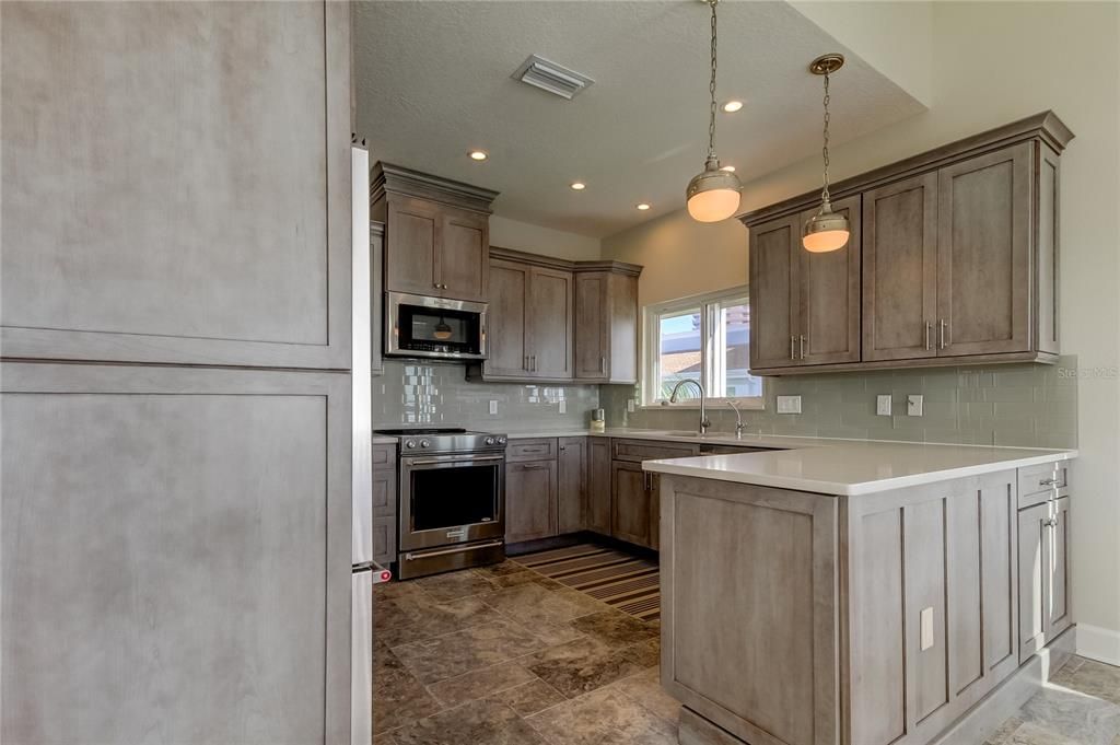 待售: $698,000 (2 贝兹, 2 浴室, 1118 平方英尺)