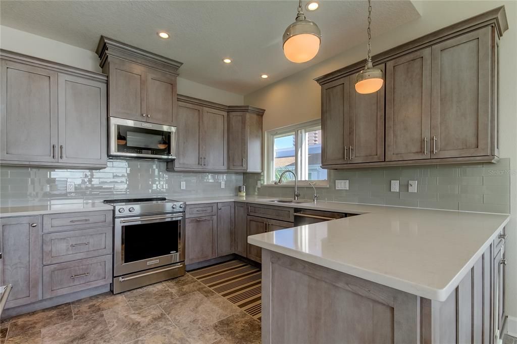 待售: $698,000 (2 贝兹, 2 浴室, 1118 平方英尺)