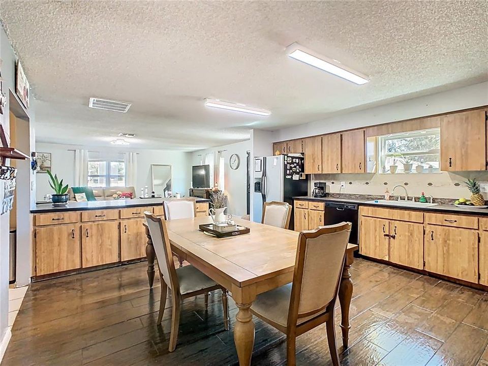 For Sale: $420,000 (3 beds, 2 baths, 2156 Square Feet)