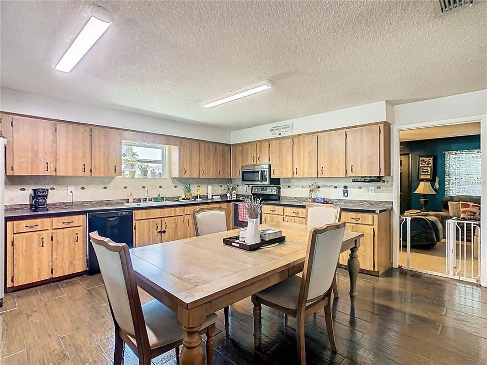 For Sale: $420,000 (3 beds, 2 baths, 2156 Square Feet)