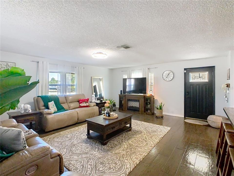 For Sale: $420,000 (3 beds, 2 baths, 2156 Square Feet)