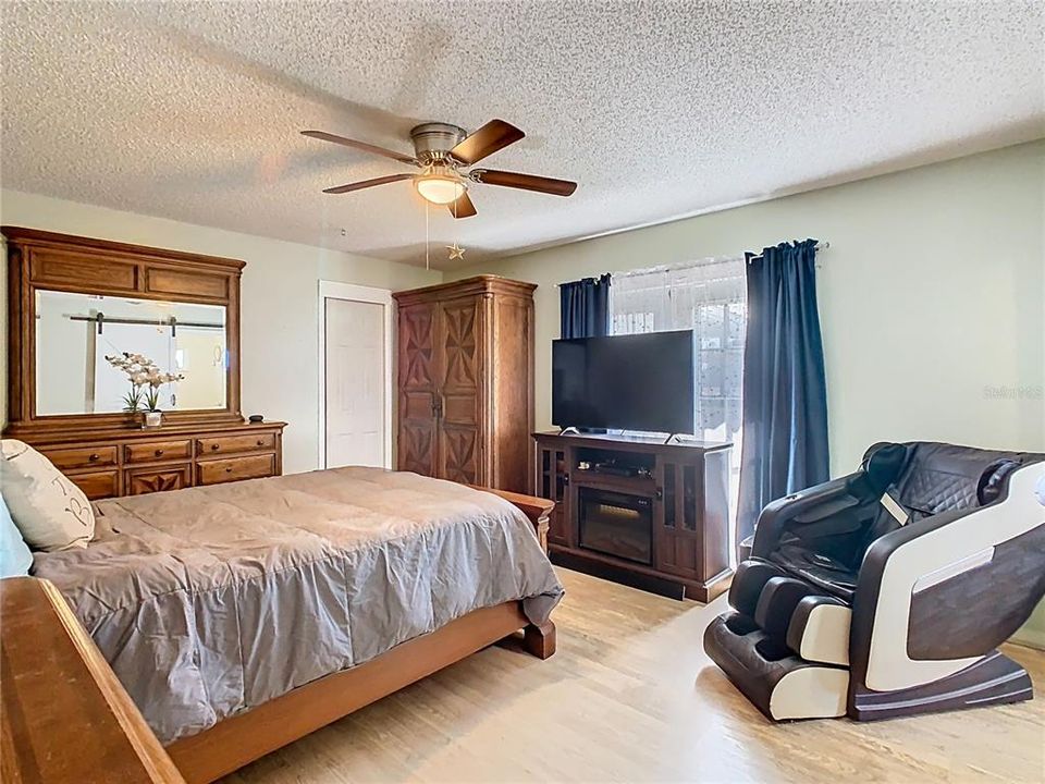 For Sale: $420,000 (3 beds, 2 baths, 2156 Square Feet)