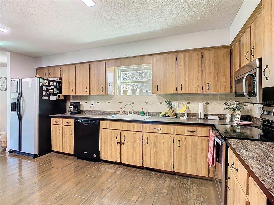 For Sale: $420,000 (3 beds, 2 baths, 2156 Square Feet)