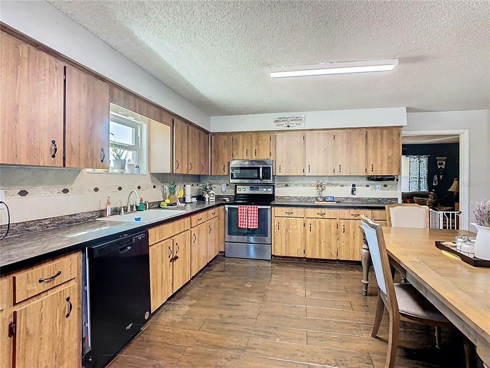 For Sale: $420,000 (3 beds, 2 baths, 2156 Square Feet)