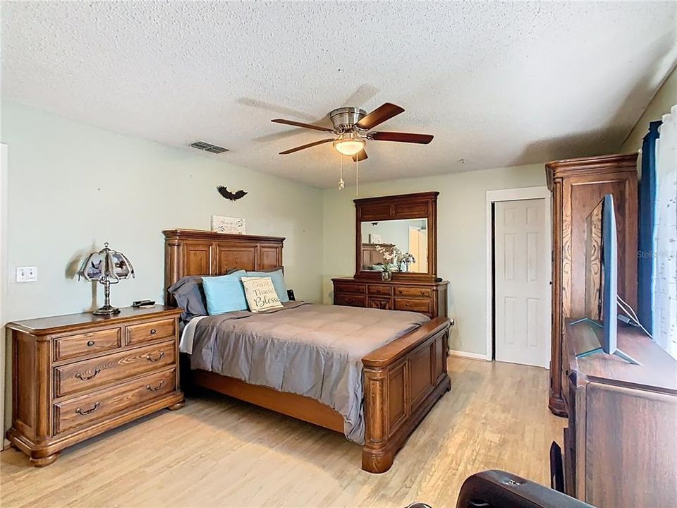 For Sale: $420,000 (3 beds, 2 baths, 2156 Square Feet)