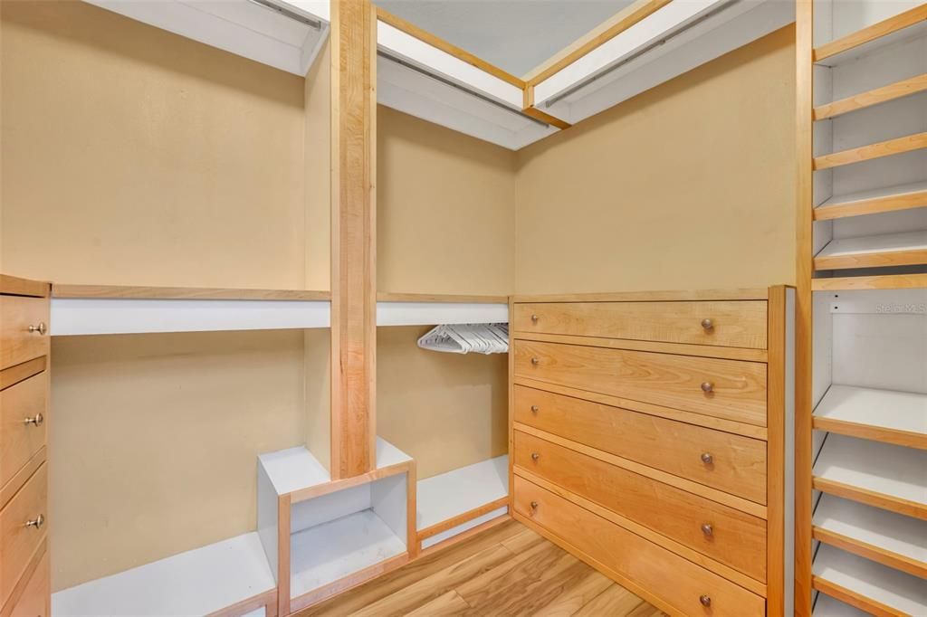 待售: $274,000 (2 贝兹, 2 浴室, 1825 平方英尺)