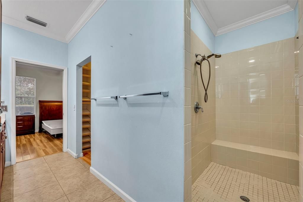 待售: $274,000 (2 贝兹, 2 浴室, 1825 平方英尺)