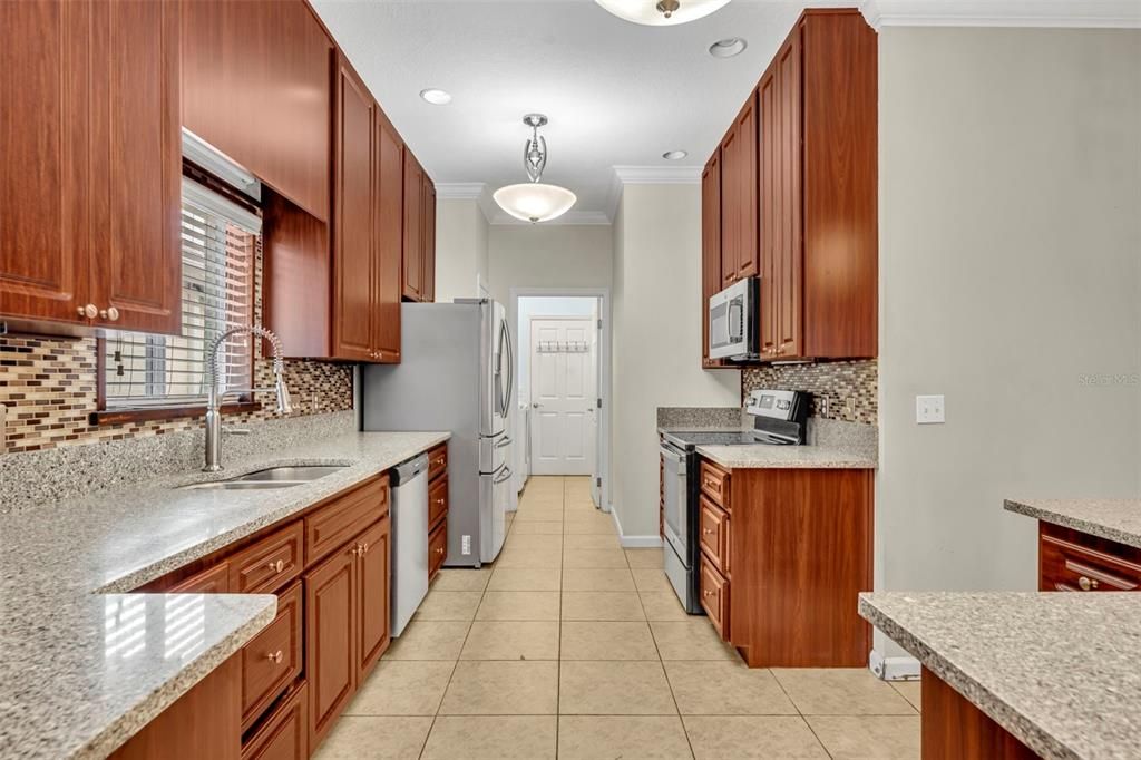 待售: $274,000 (2 贝兹, 2 浴室, 1825 平方英尺)