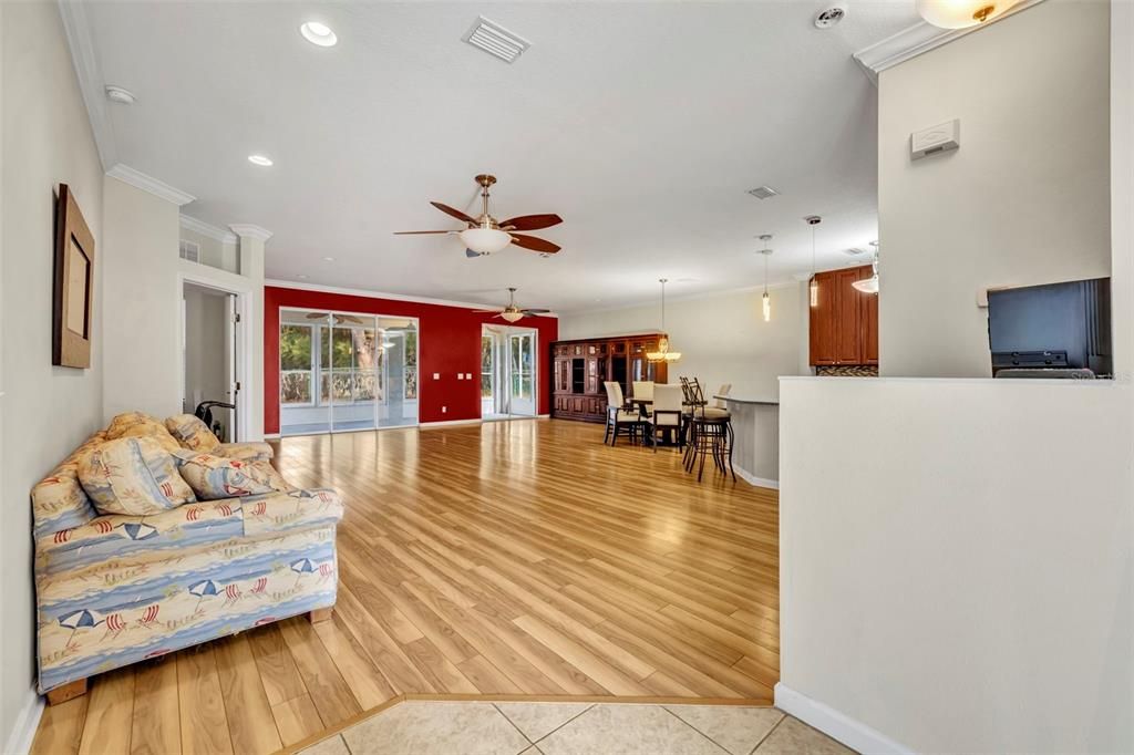 待售: $274,000 (2 贝兹, 2 浴室, 1825 平方英尺)