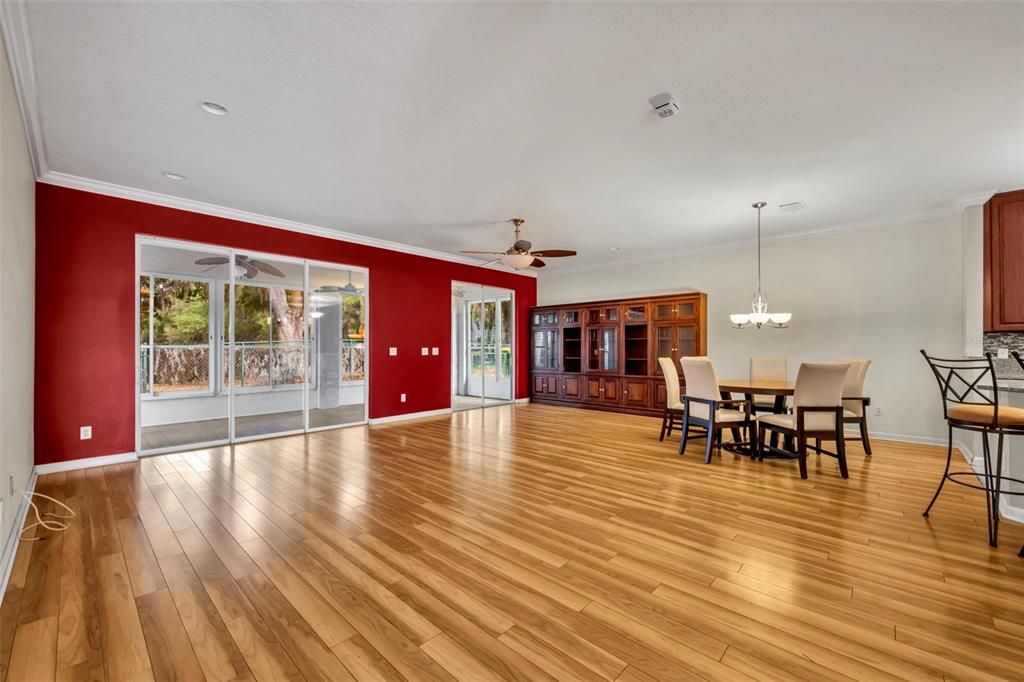 待售: $274,000 (2 贝兹, 2 浴室, 1825 平方英尺)