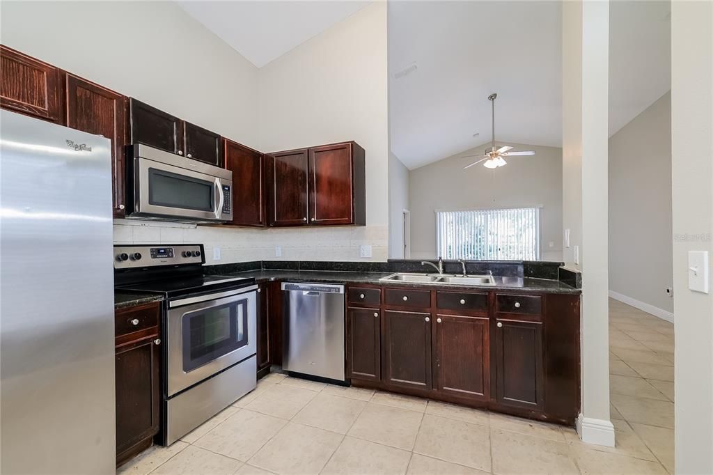 出租: $1,840 (3 贝兹, 2 浴室, 1247 平方英尺)