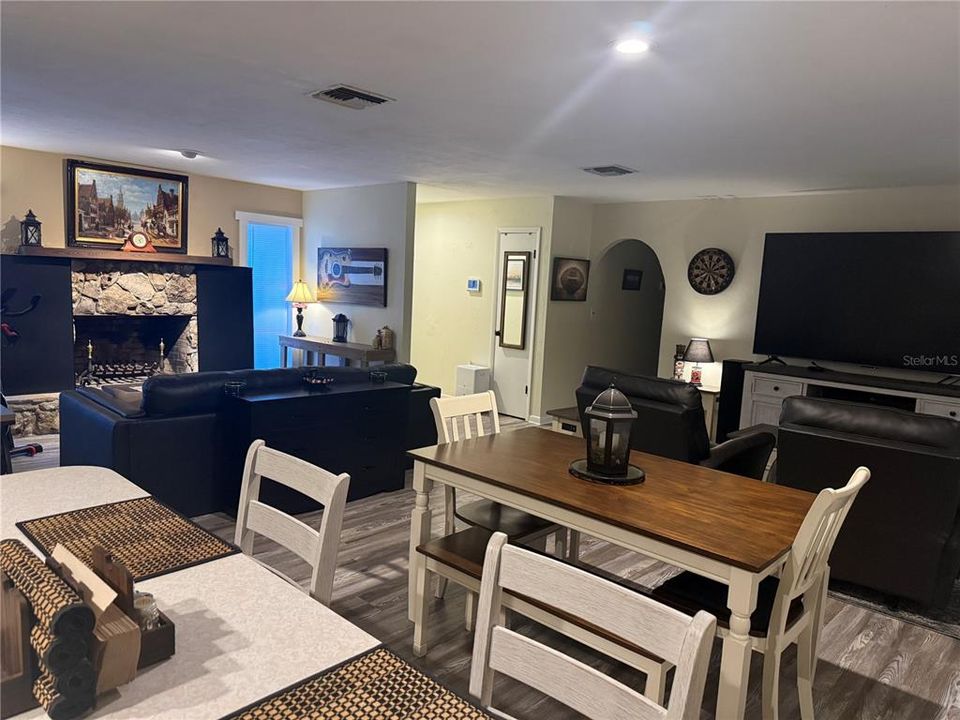 For Sale: $350,000 (3 beds, 2 baths, 1477 Square Feet)