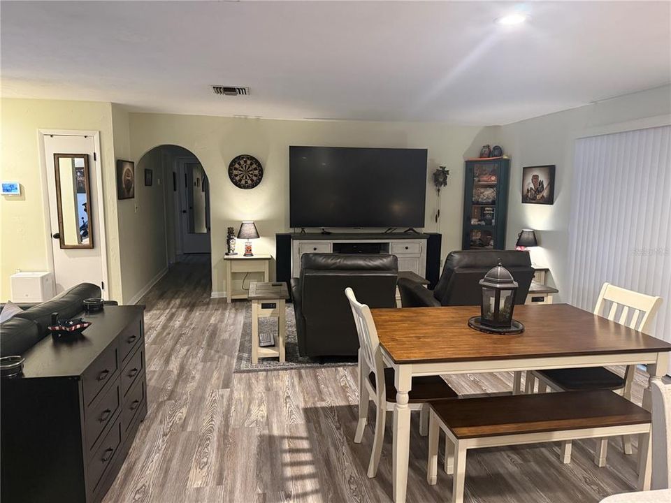 For Sale: $350,000 (3 beds, 2 baths, 1477 Square Feet)