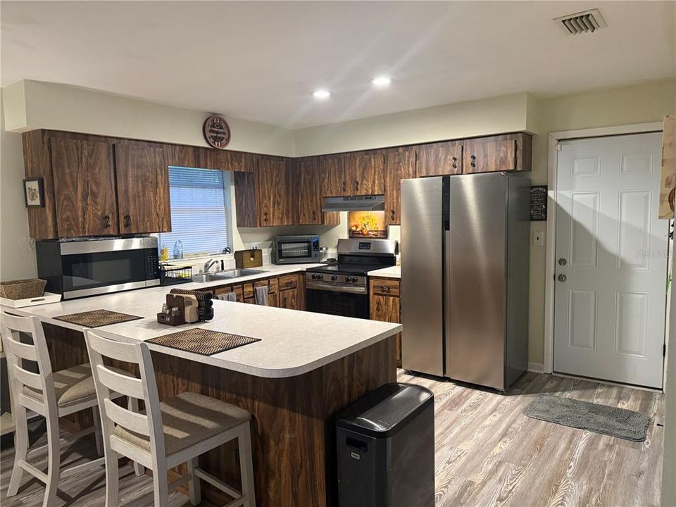 For Sale: $350,000 (3 beds, 2 baths, 1477 Square Feet)