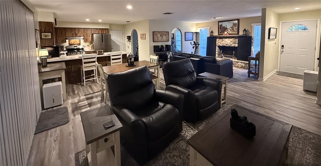 For Sale: $350,000 (3 beds, 2 baths, 1477 Square Feet)