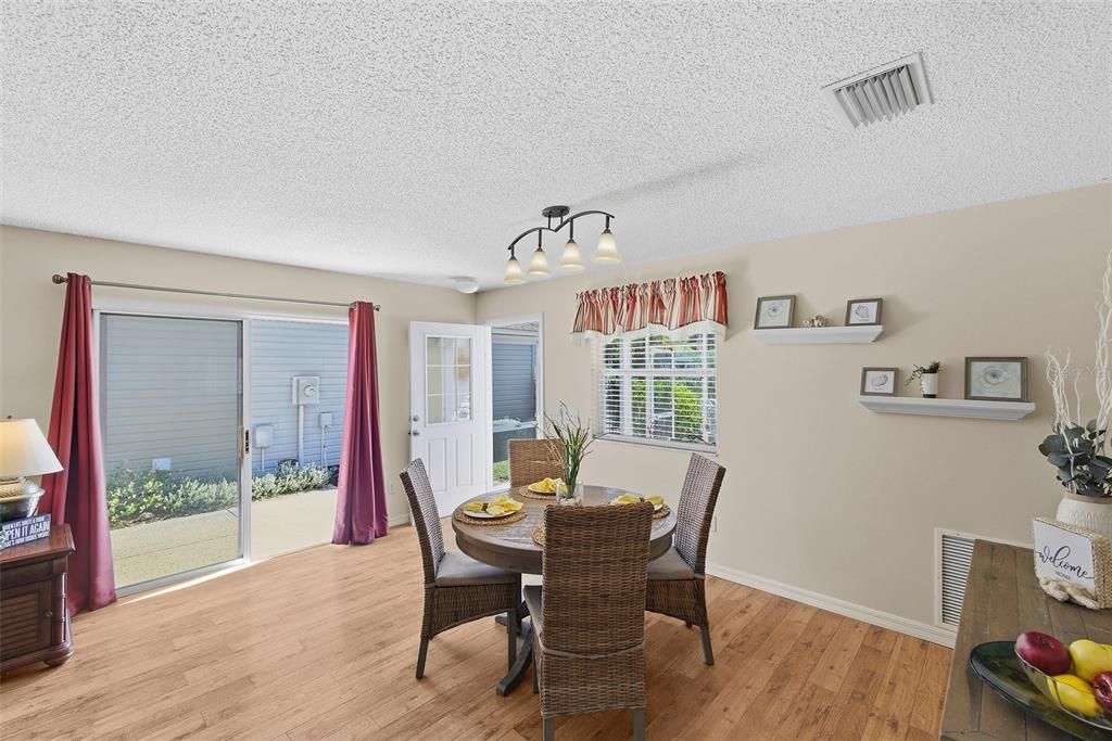 For Sale: $275,000 (2 beds, 2 baths, 1156 Square Feet)