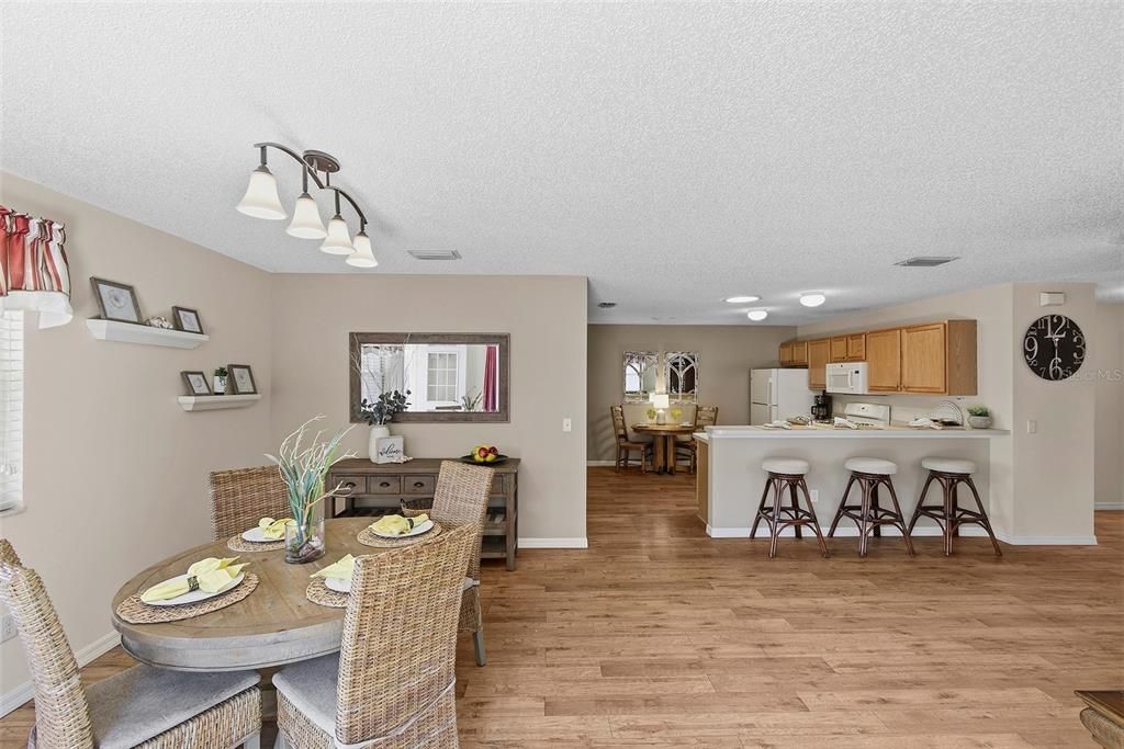 For Sale: $275,000 (2 beds, 2 baths, 1156 Square Feet)