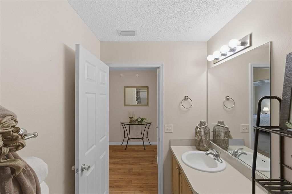 For Sale: $275,000 (2 beds, 2 baths, 1156 Square Feet)