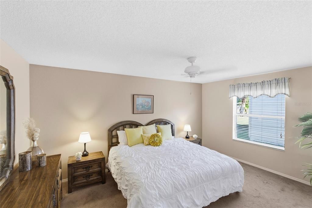 For Sale: $275,000 (2 beds, 2 baths, 1156 Square Feet)