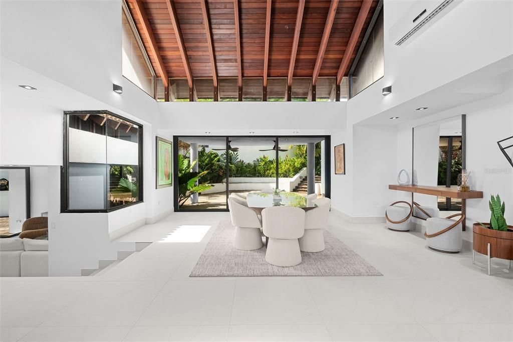 На продажу: $2,200,000 (4 спален, 4 ванн, 3700 Квадратных фут)