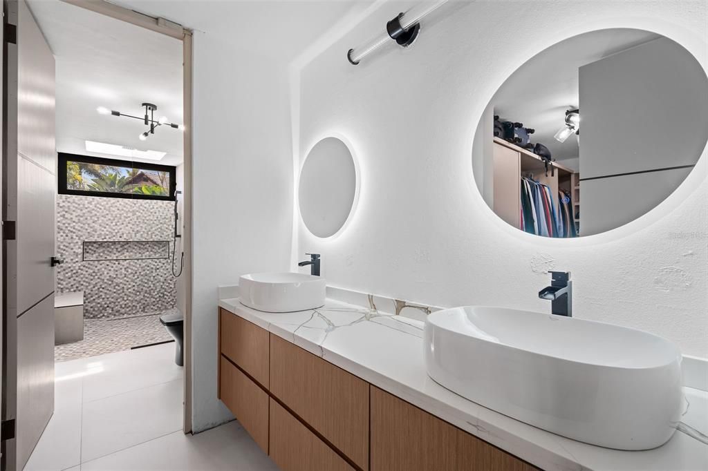 На продажу: $2,200,000 (4 спален, 4 ванн, 3700 Квадратных фут)