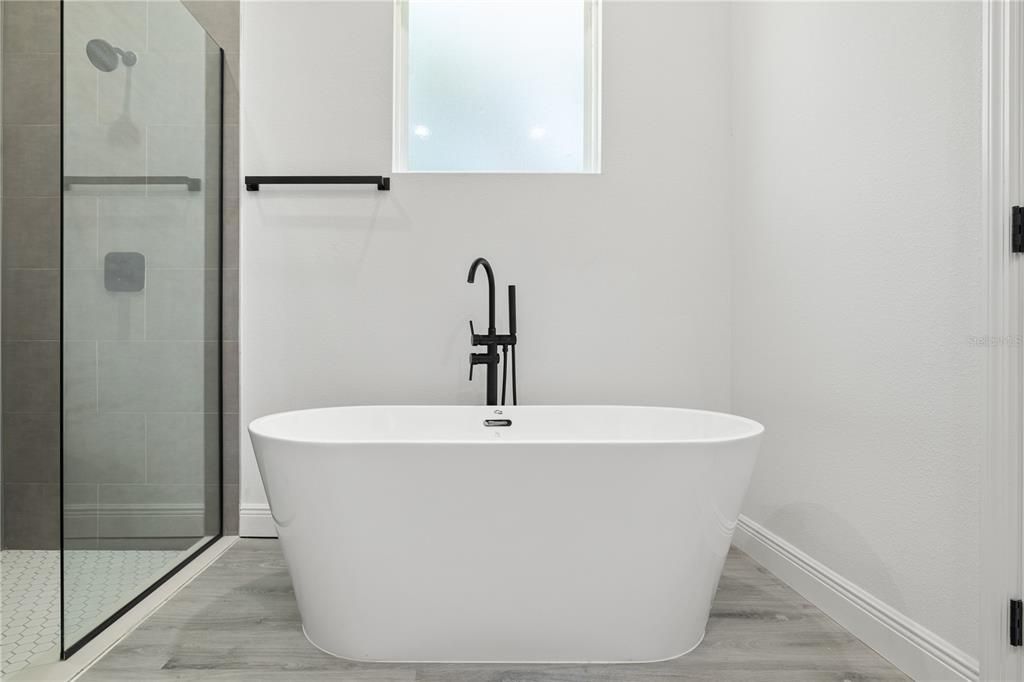 For Sale: $319,990 (4 beds, 2 baths, 1751 Square Feet)