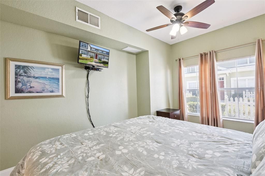 For Sale: $269,750 (3 beds, 2 baths, 1296 Square Feet)