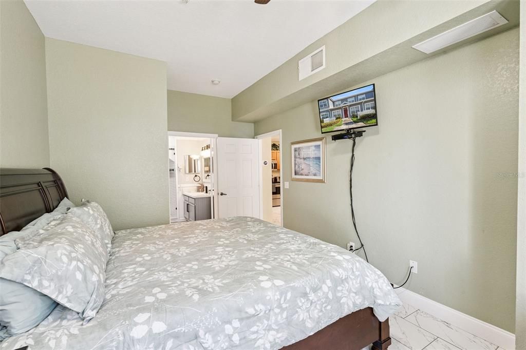 For Sale: $269,750 (3 beds, 2 baths, 1296 Square Feet)