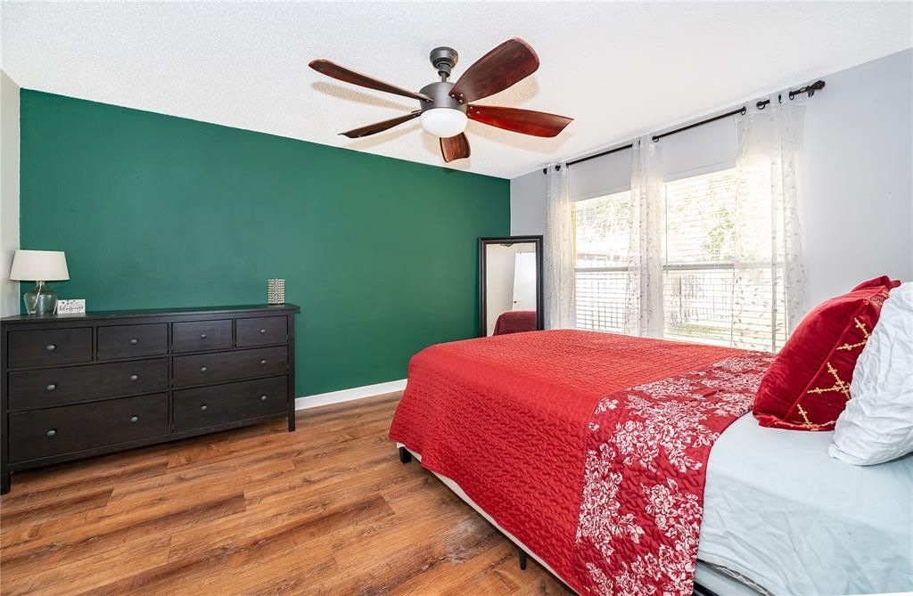 合同活跃: $375,000 (3 贝兹, 2 浴室, 1398 平方英尺)