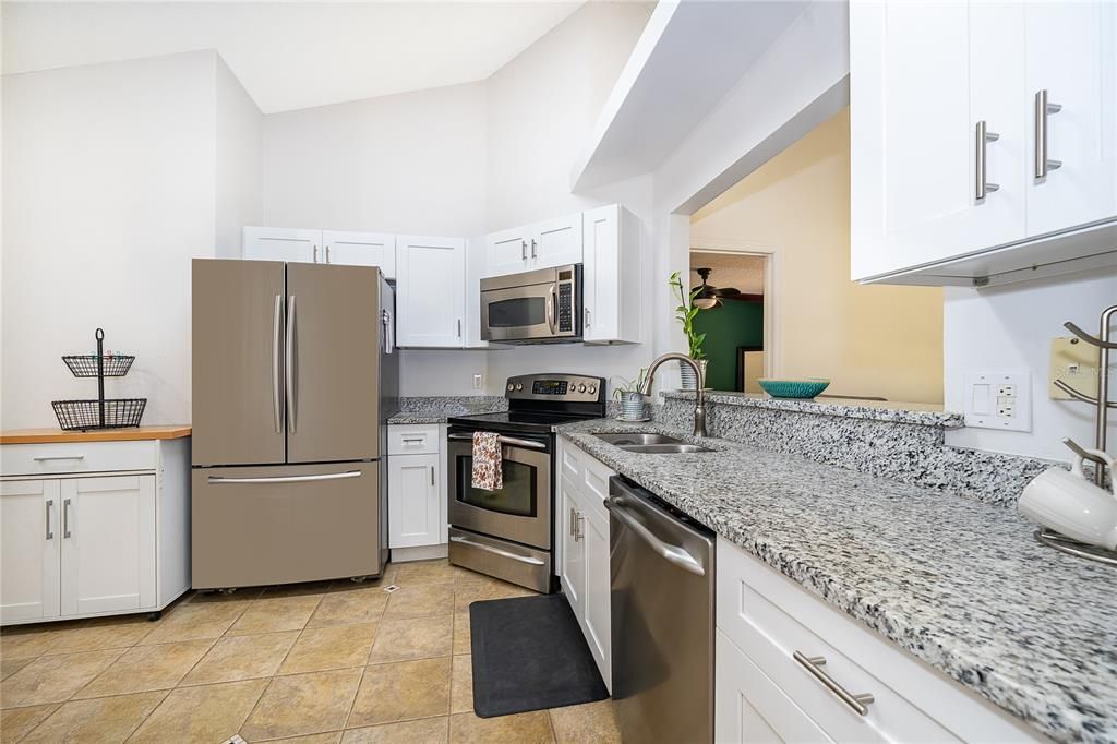 合同活跃: $375,000 (3 贝兹, 2 浴室, 1398 平方英尺)