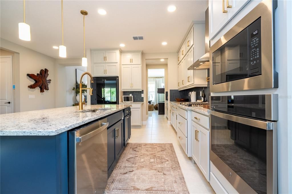 En Venta: $835,000 (5 camas, 4 baños, 3777 Pies cuadrados)