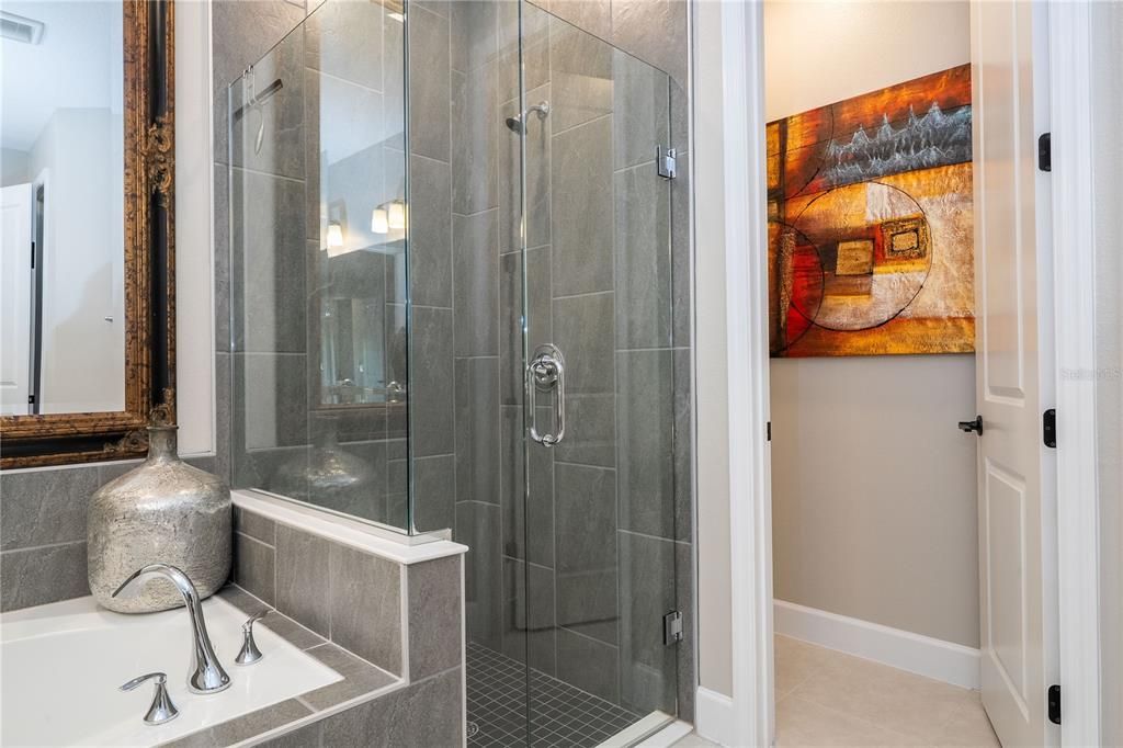 En Venta: $835,000 (5 camas, 4 baños, 3777 Pies cuadrados)