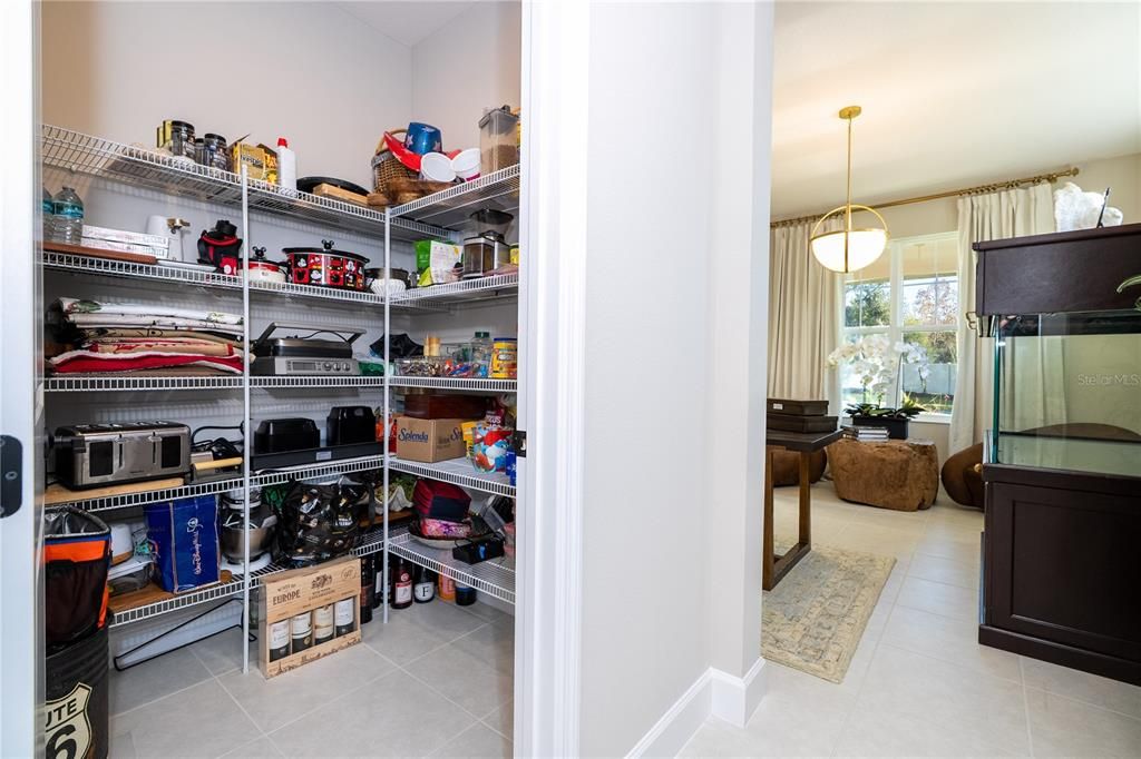 En Venta: $835,000 (5 camas, 4 baños, 3777 Pies cuadrados)