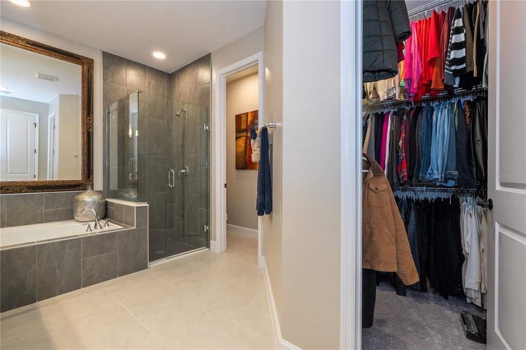 En Venta: $835,000 (5 camas, 4 baños, 3777 Pies cuadrados)