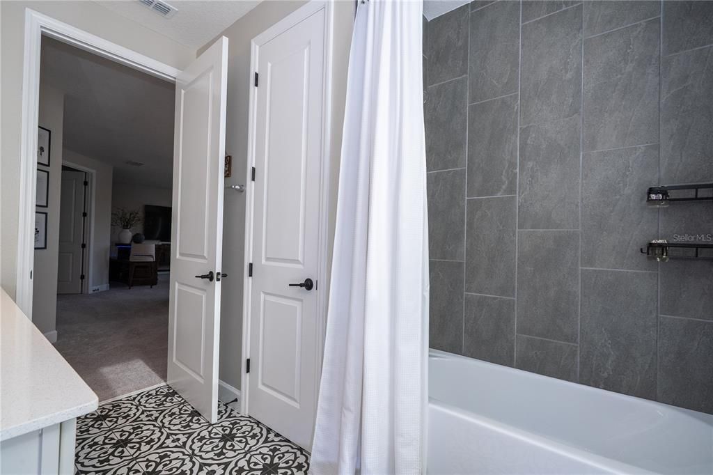 En Venta: $835,000 (5 camas, 4 baños, 3777 Pies cuadrados)